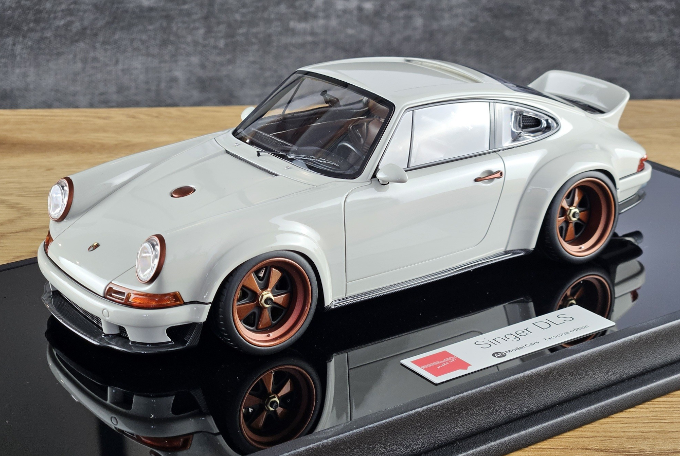 1/18 Make-Up Eidolon Porsche 911 Singer DLS (Sand Beige)