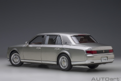 1/18 AUTOart Toyota Century with curtains (Silver) - 78770