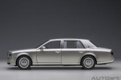 1/18 AUTOart Toyota Century with curtains (Silver) - 78770
