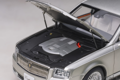 1/18 AUTOart Toyota Century with curtains (Silver) - 78770