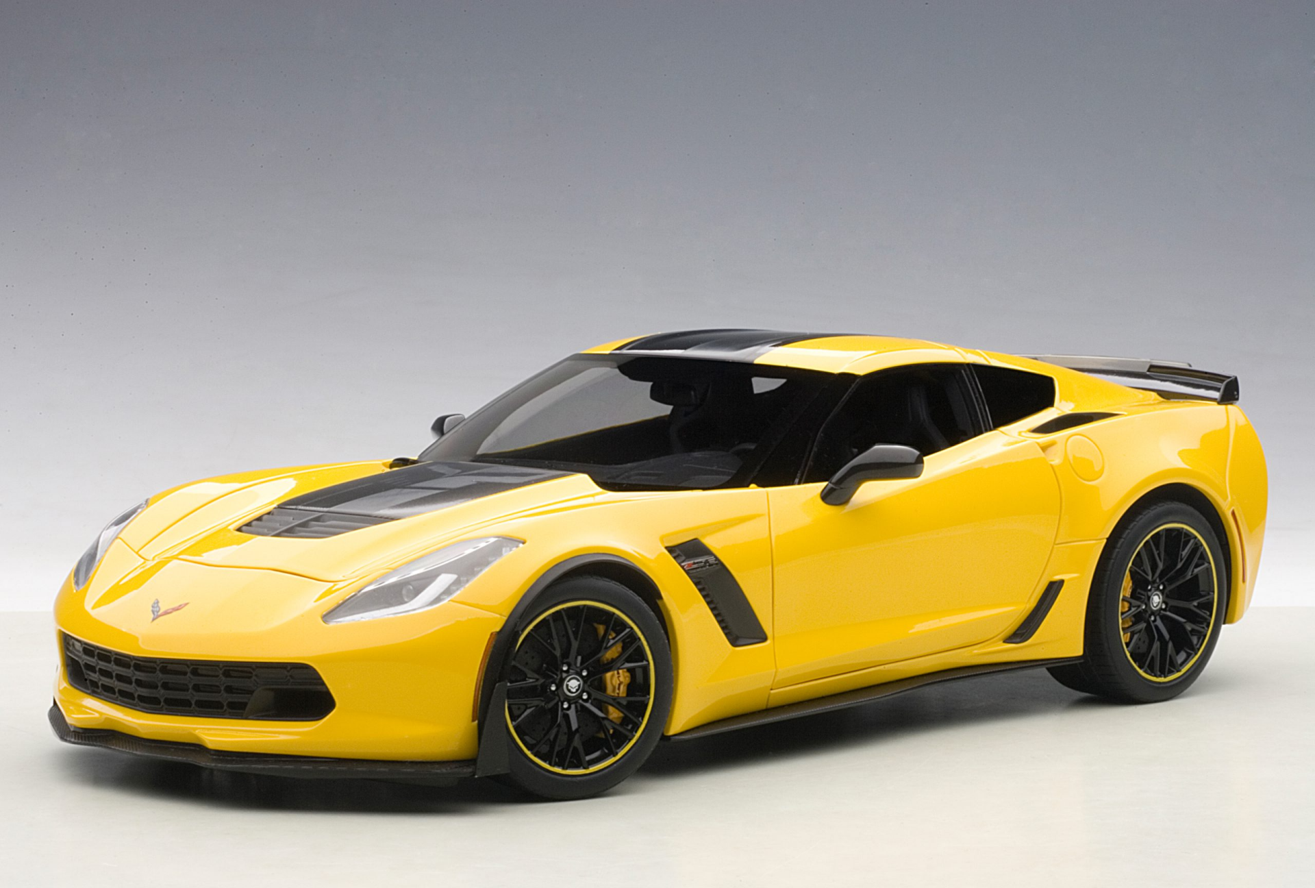 1/18 AUTOart Chevrolet Corvette C7 Z06 C7R Edition (Corvette Racing Yellow) - 71260