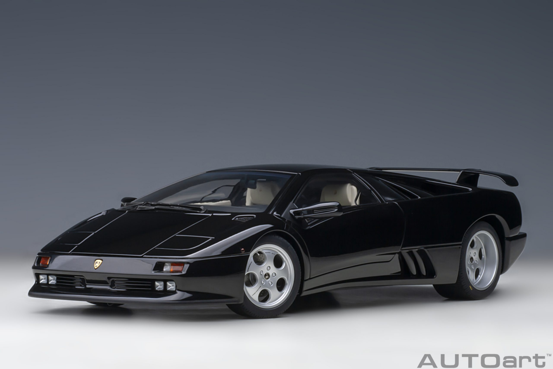 1/18 AUTOart Lamborghini Diablo SE 30th Anniversary Edition (Deep Black Metallic)