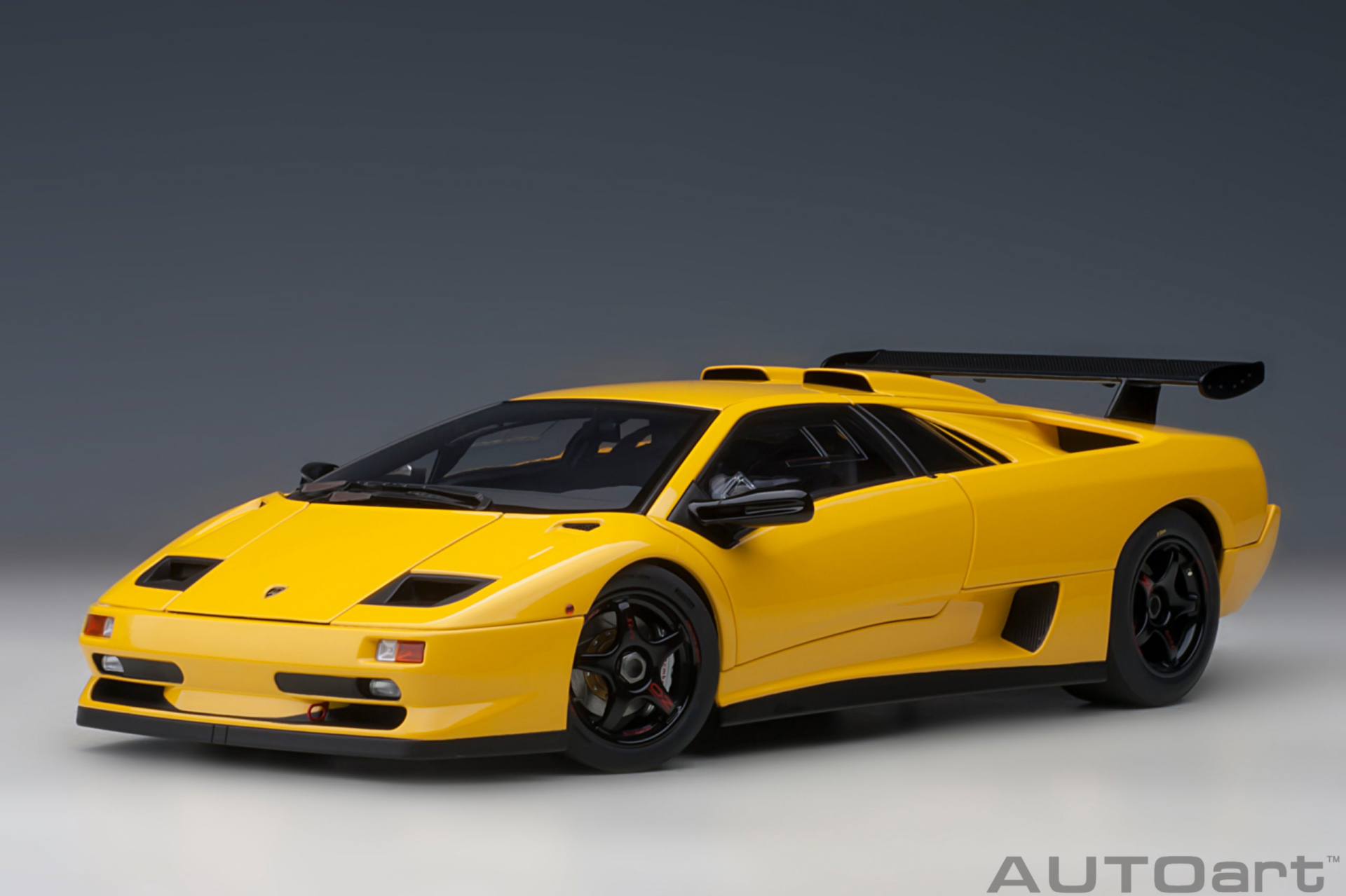 1/18 AUTOart Lamborghini Diablo SV-R (Superfly Yellow)