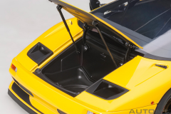 1/18 AUTOart Lamborghini Diablo SV-R (Superfly Yellow)