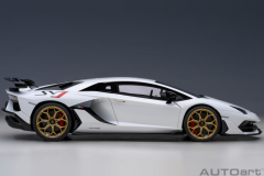 1/18 AUTOart Lamborghini Aventador SVJ (Bianco Asopo)