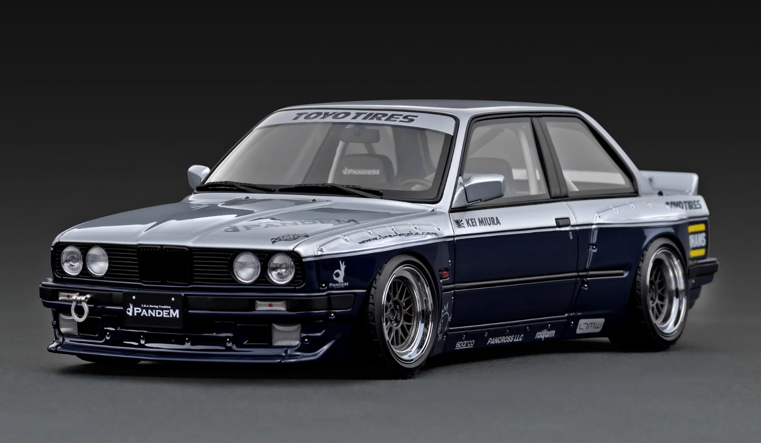 IGNITION MODELS - PANDEM BMW E30 Silver/Blue IG3717