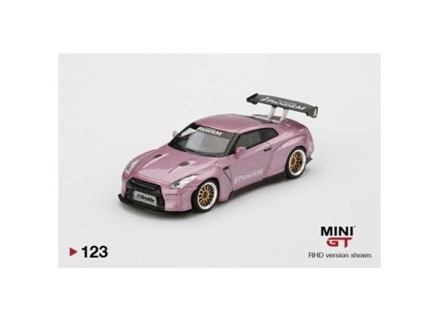 Pandem Nissan GT-R R35 GT Wing, passion pink