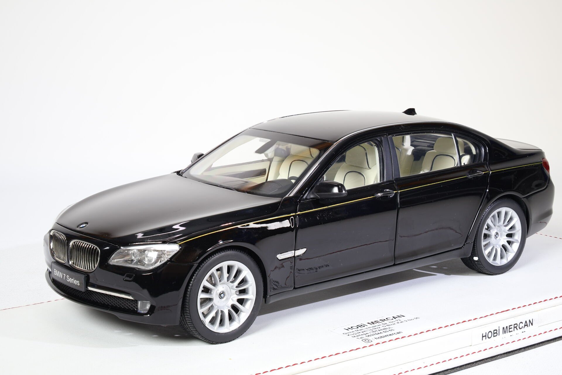 1/18 KYOSHO - BMW - 7-SERIES 760Li 2009