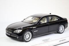 1/18 KYOSHO - BMW - 7-SERIES 760Li 2009