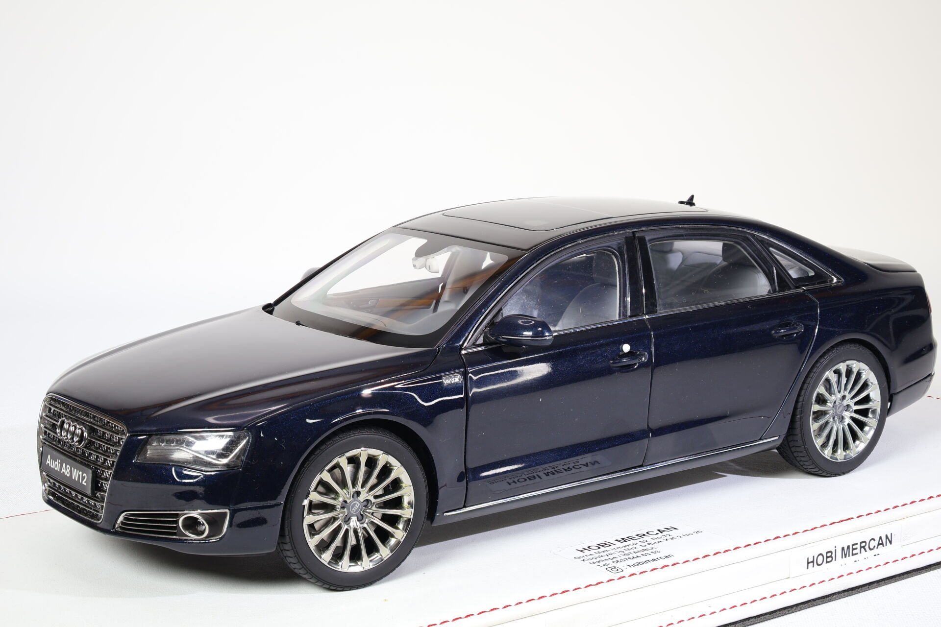 1/18 KYOSHO - AUDI - A8L W12 FSI 2010
