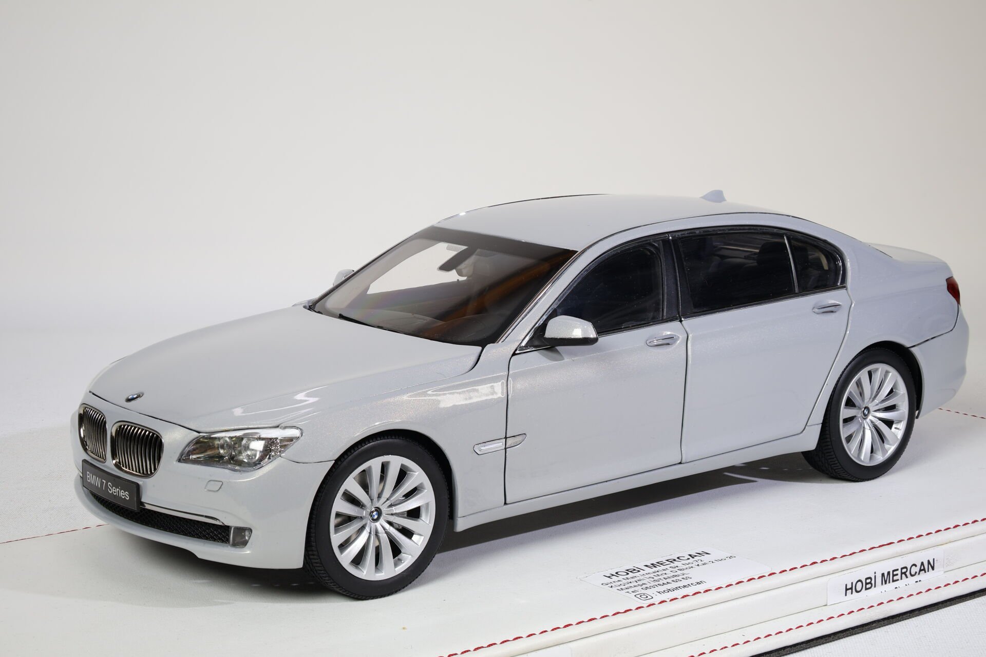 1/18 KYOSHO - BMW - 7-SERIES 750Li (F02) 2009