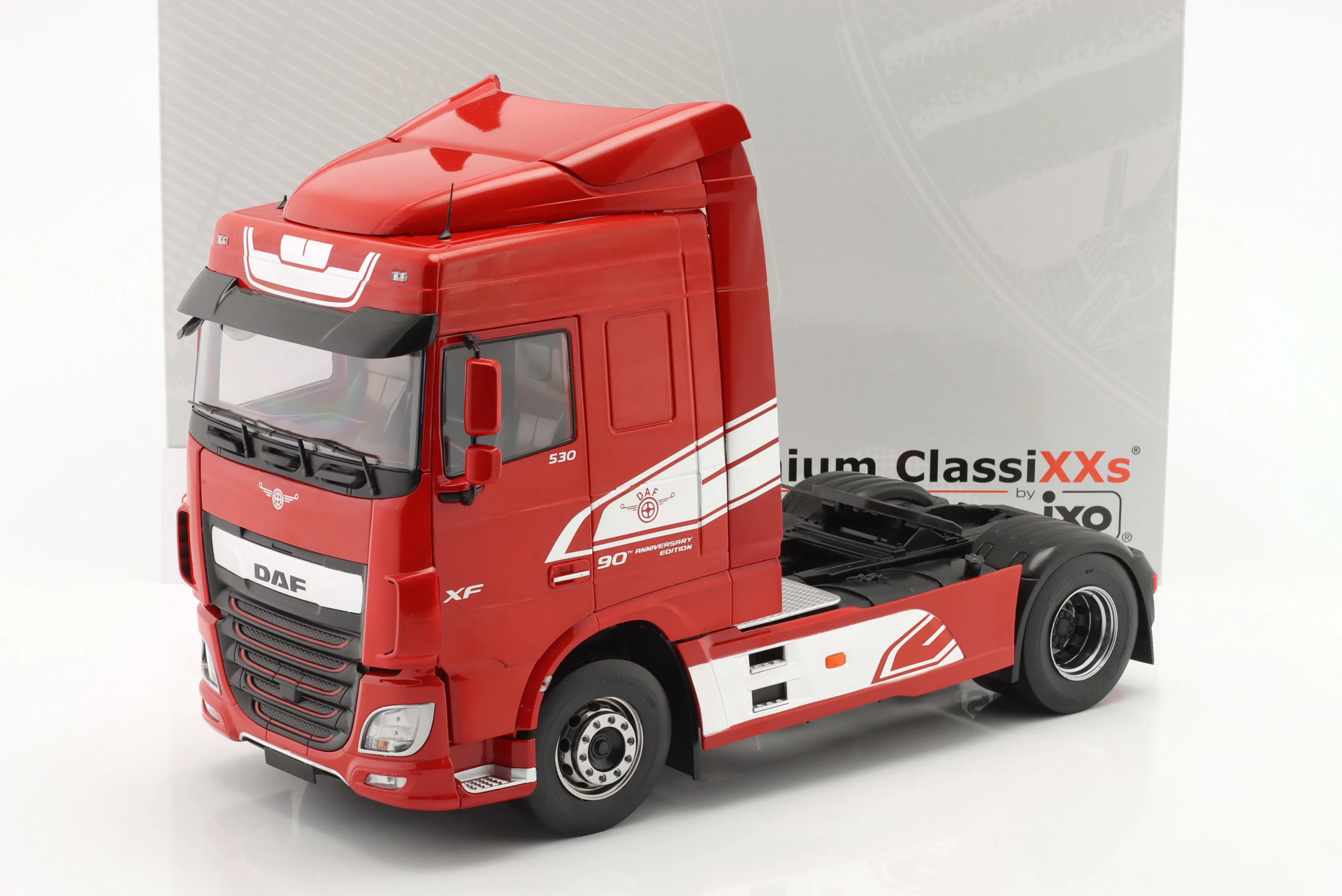 1/18 Premium ClassiXXs DAF XF Space Cab year 2018 red metallic - PCL30211