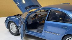 KYOSHO - MERCEDES BENZ - E-CLASS BERLINE (W211)