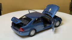 KYOSHO - MERCEDES BENZ - E-CLASS BERLINE (W211)