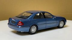 KYOSHO - MERCEDES BENZ - E-CLASS BERLINE (W211)