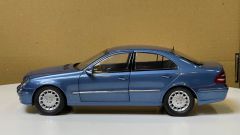 KYOSHO - MERCEDES BENZ - E-CLASS BERLINE (W211)