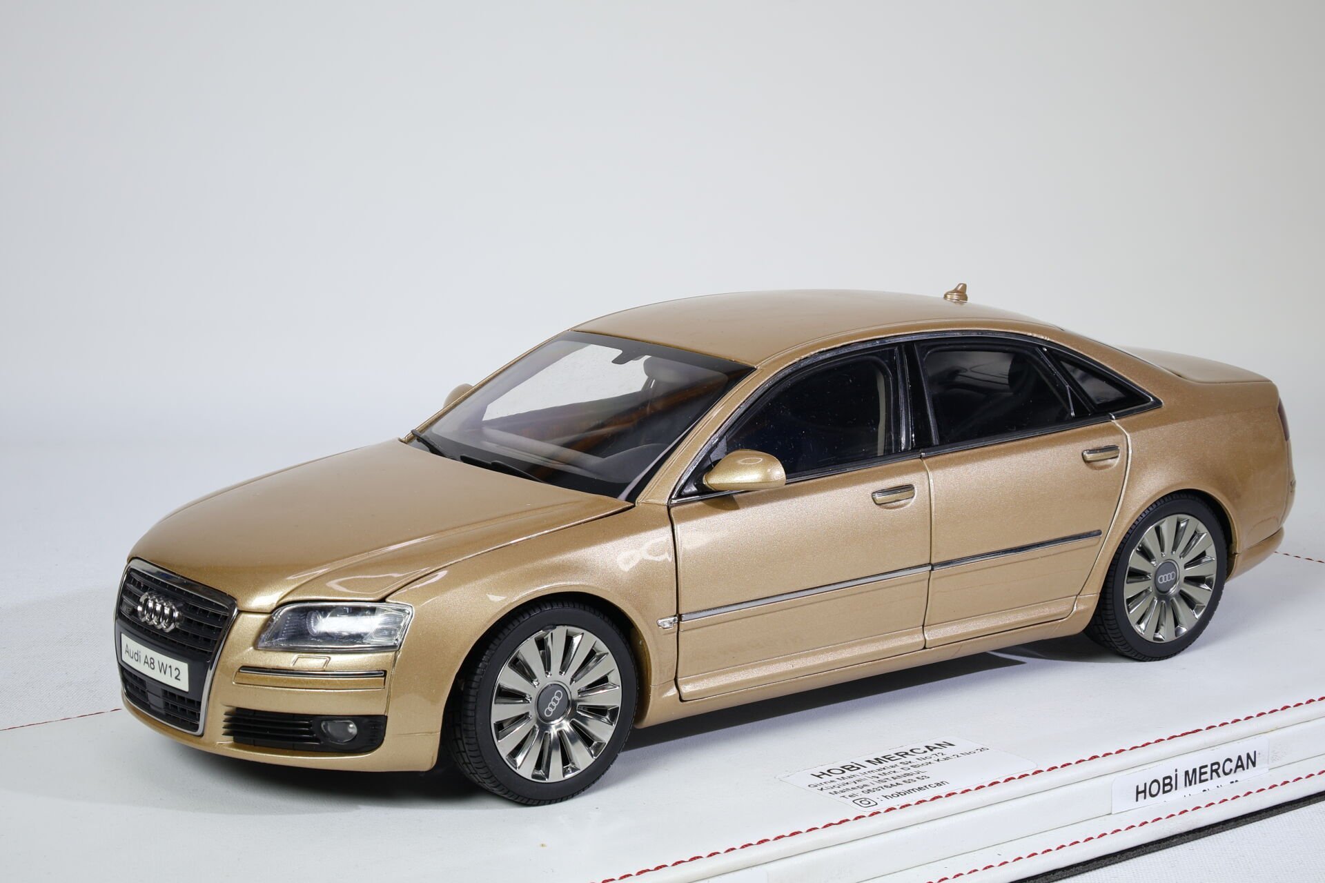 KYOSHO - AUDI - A8 W12 2009