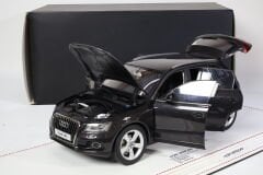 1/18 KYOSHO - AUDI - Q5 4-DOOR MY 2013