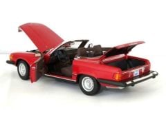 1/18 1979 Mercedes Benz 450 SL US-Version *Look-a-Like from the TV Series DALLAS*, red