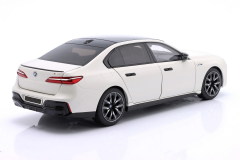 Ön Sipariş - 1/18 Minichamps BMW i7 M70 (G70) - 110023702