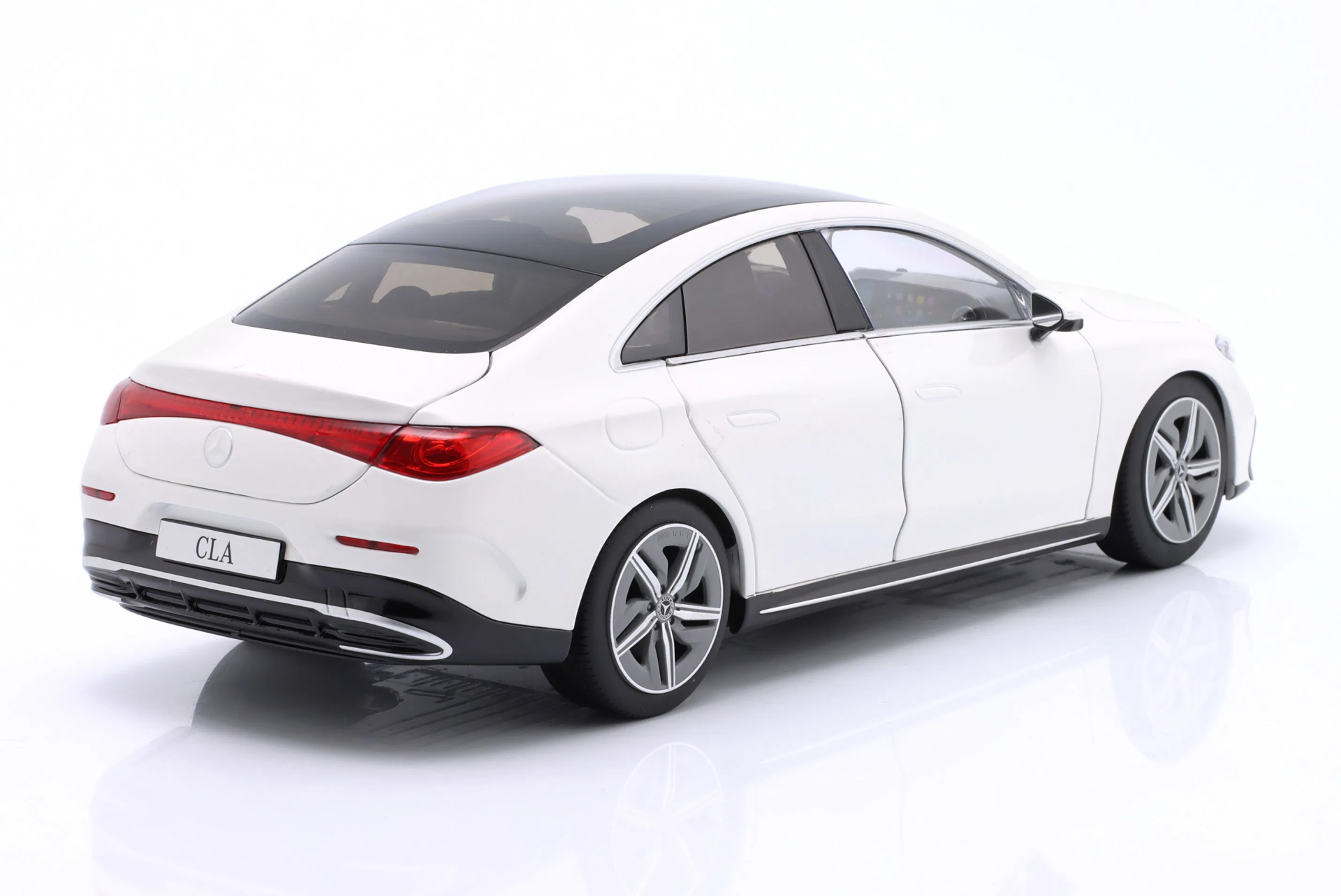 1/18 NZG - MERCEDES BENZ - CLA-CLASS (C174) BEV 2025