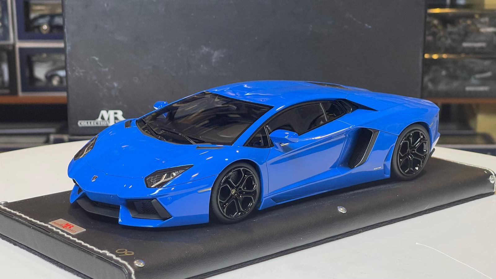 MR-MODELS LAMBORGHINI AVENTADOR LP-700