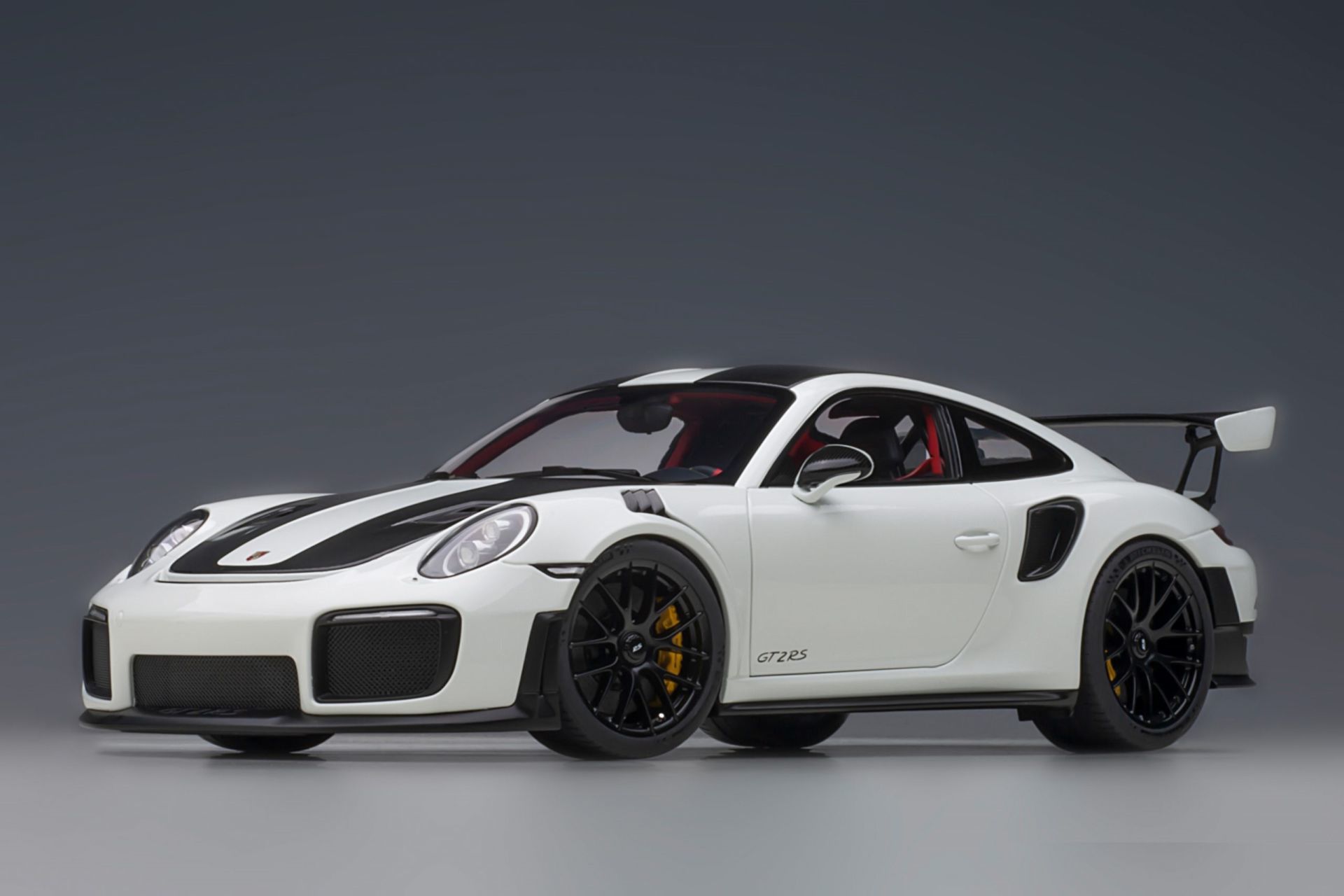 AUTOART PORSCHE 991-2 GT2 RS WEISSACH 2019