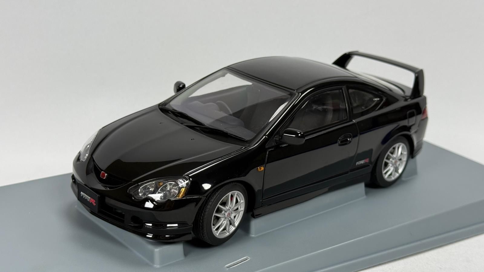 AUTOART - HONDA INTEGRA TYPE-R RH DRIVE