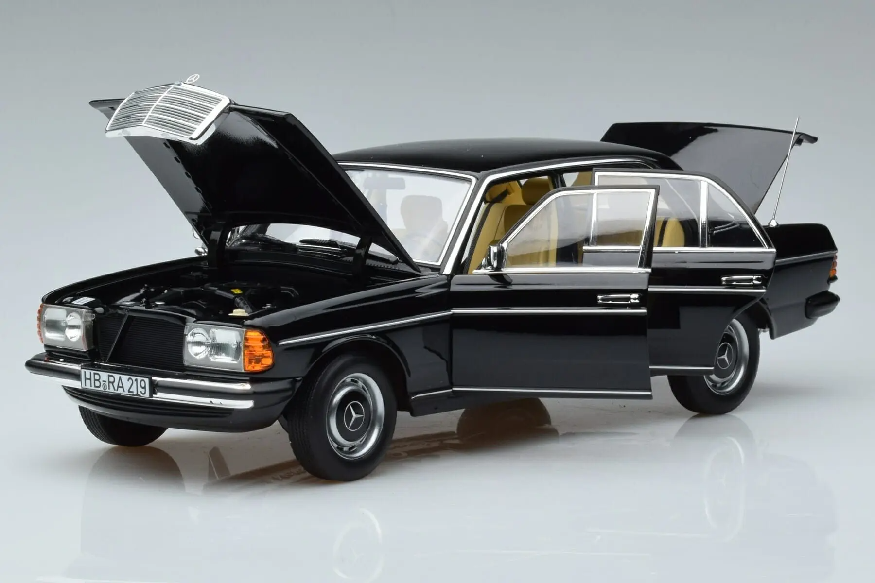 1/18 NOREV - MERCEDES BENZ - 230E W123 1980 BLACK