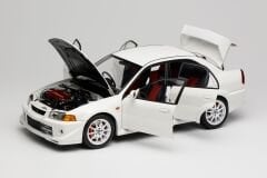1/18 MOTORHELIX - MITSUBISHI - LANCER EVO VI GSR T.M.E. TOMMY MAKINEN EDITION 2000