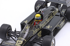 Ön Sipariş - 1/18 Premium X - Ayrton Senna Lotus 97T #12 Winner Portugal GP Formula 1 1985 - SENR18001