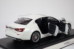 1/18 AUTOART MASERATI QUATTROPORTE GTS 2015