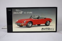 1/18 AUTOART - JAGUAR E-TYPE III V12 1970