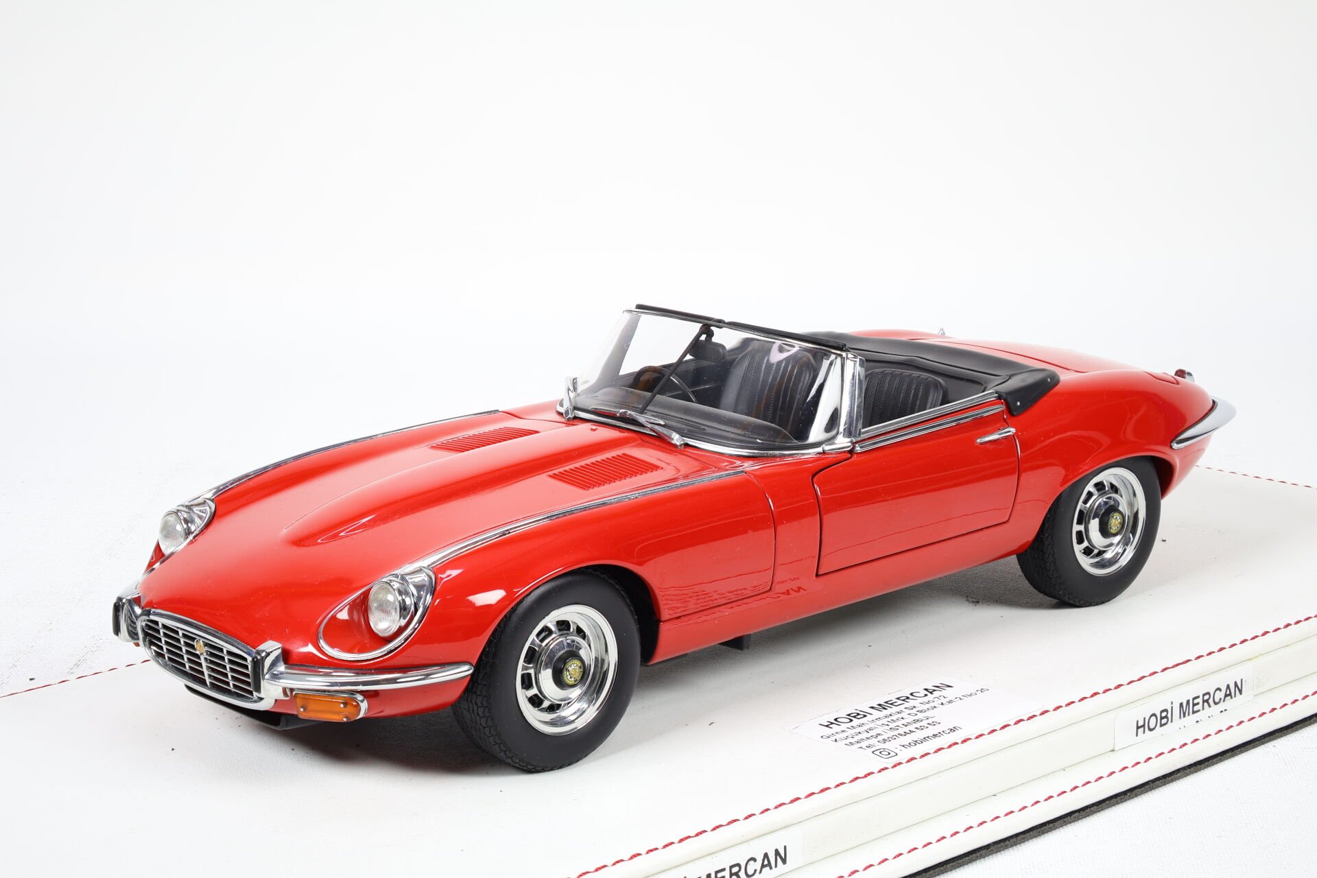 1/18 AUTOART - JAGUAR E-TYPE III V12 1970