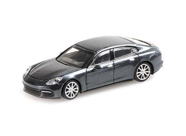 2015 Porsche Panamera, grey