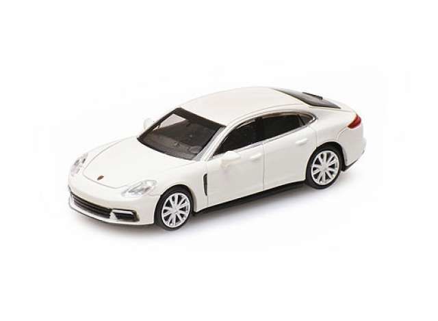 2015 Porsche Panamera, white