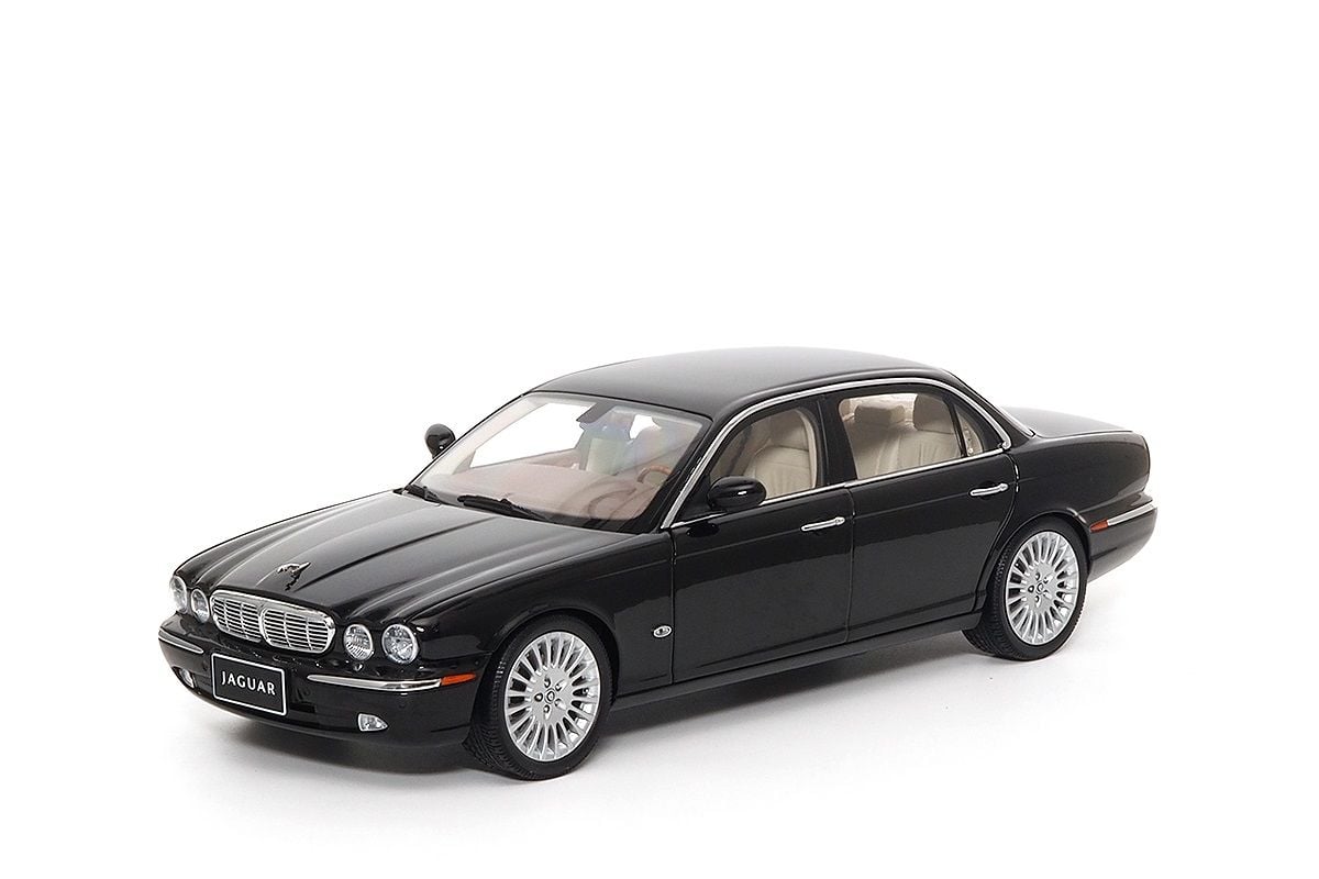ALMOST-REAL - JAGUAR - XJ6 (X350) 2003