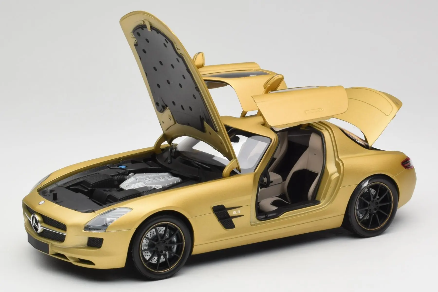 MİNİCHAMPS - MERCEDES-BENZ AMG SLS C197 Gold