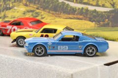 MATTEL HOT WHEELS - DODGE - SET 4x CHALLENGER N 70 COUPE 1970 - FORD MUSTANG 2+2 FASTBACK N 89 COUPE 1965 - CHEVROLET CAMARO N 48 1970 - RETRO RIG FLATBED TRUCK CAR TRANSPORTER - CARRO ATTREZZI - WRECKER ROAD SERVICE