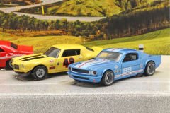 MATTEL HOT WHEELS - DODGE - SET 4x CHALLENGER N 70 COUPE 1970 - FORD MUSTANG 2+2 FASTBACK N 89 COUPE 1965 - CHEVROLET CAMARO N 48 1970 - RETRO RIG FLATBED TRUCK CAR TRANSPORTER - CARRO ATTREZZI - WRECKER ROAD SERVICE