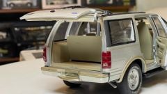 UT-MODELS - FORD USA - EXPEDITION XLT SUV 2001
