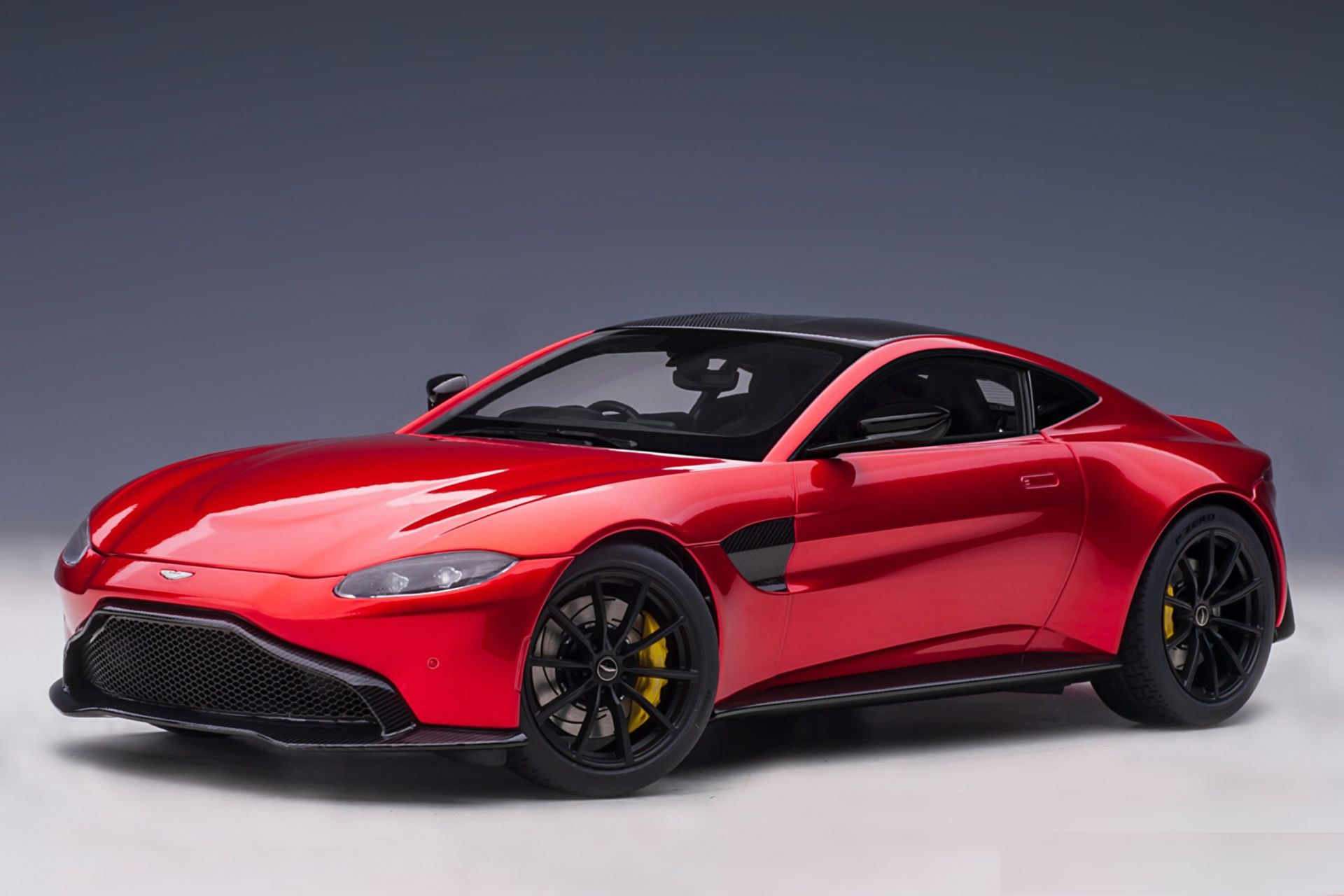 Aston Martin Vantage 2019 (Hyper Red)