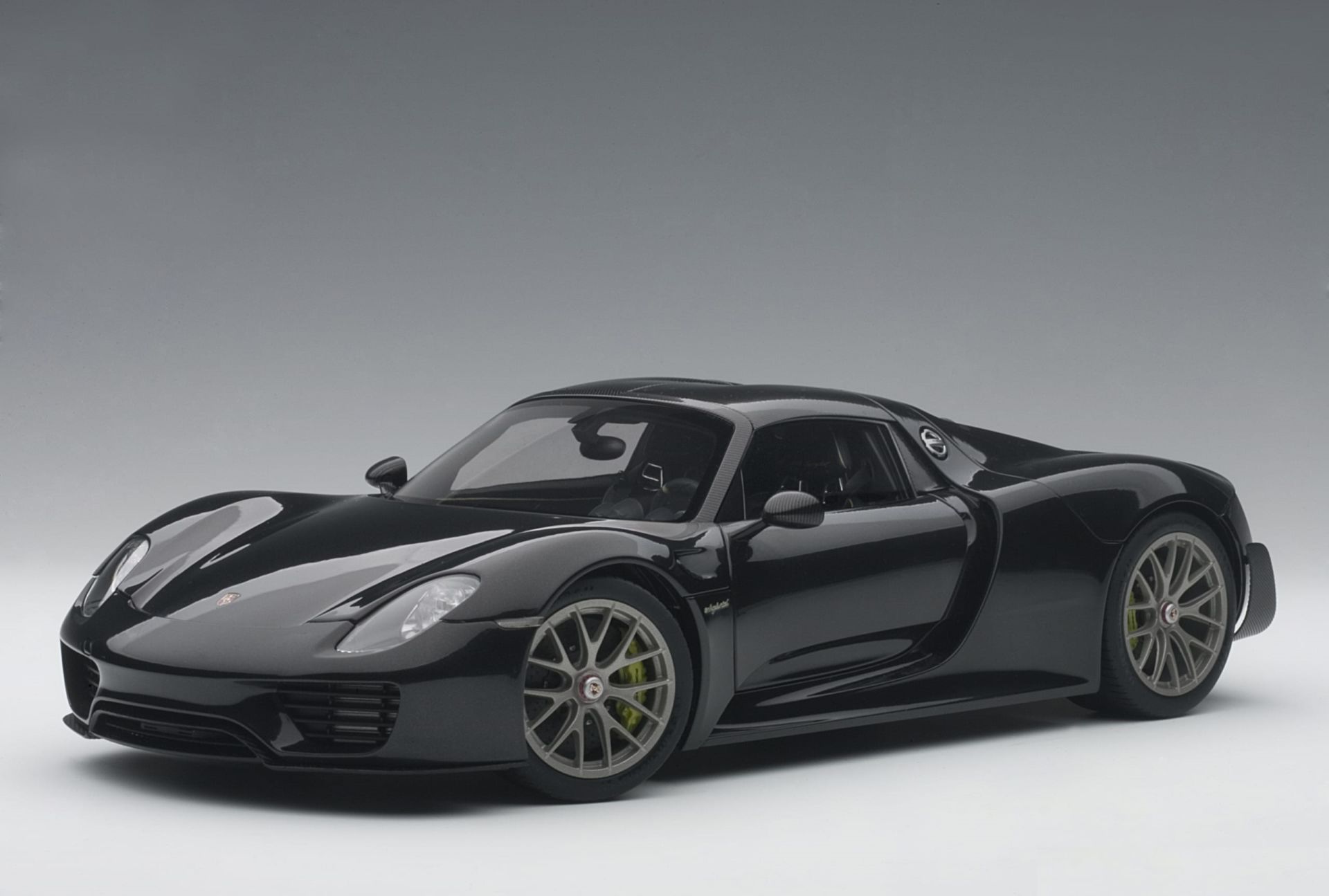 AUTOART - PORSCHE - 918 SPIDER CLOSED ROOF 2013