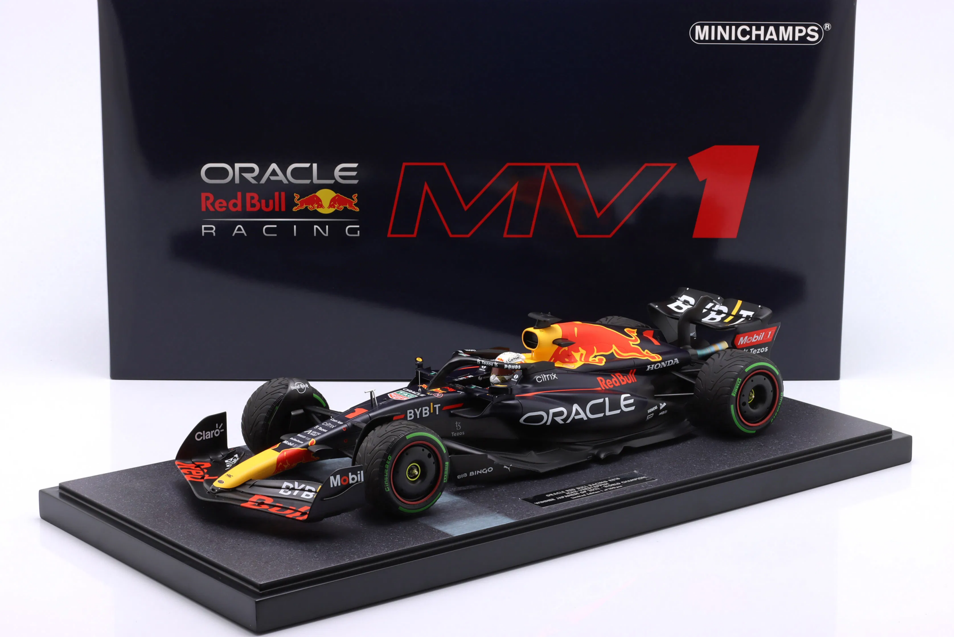 1/12 MINICHAMPS - RED BULL - F1 RB18 TEAM ORACLE RED BULL RACING N 1 WORLD CHAMPION WINNER JAPAN GP 2022 MAX VERSTAPPEN