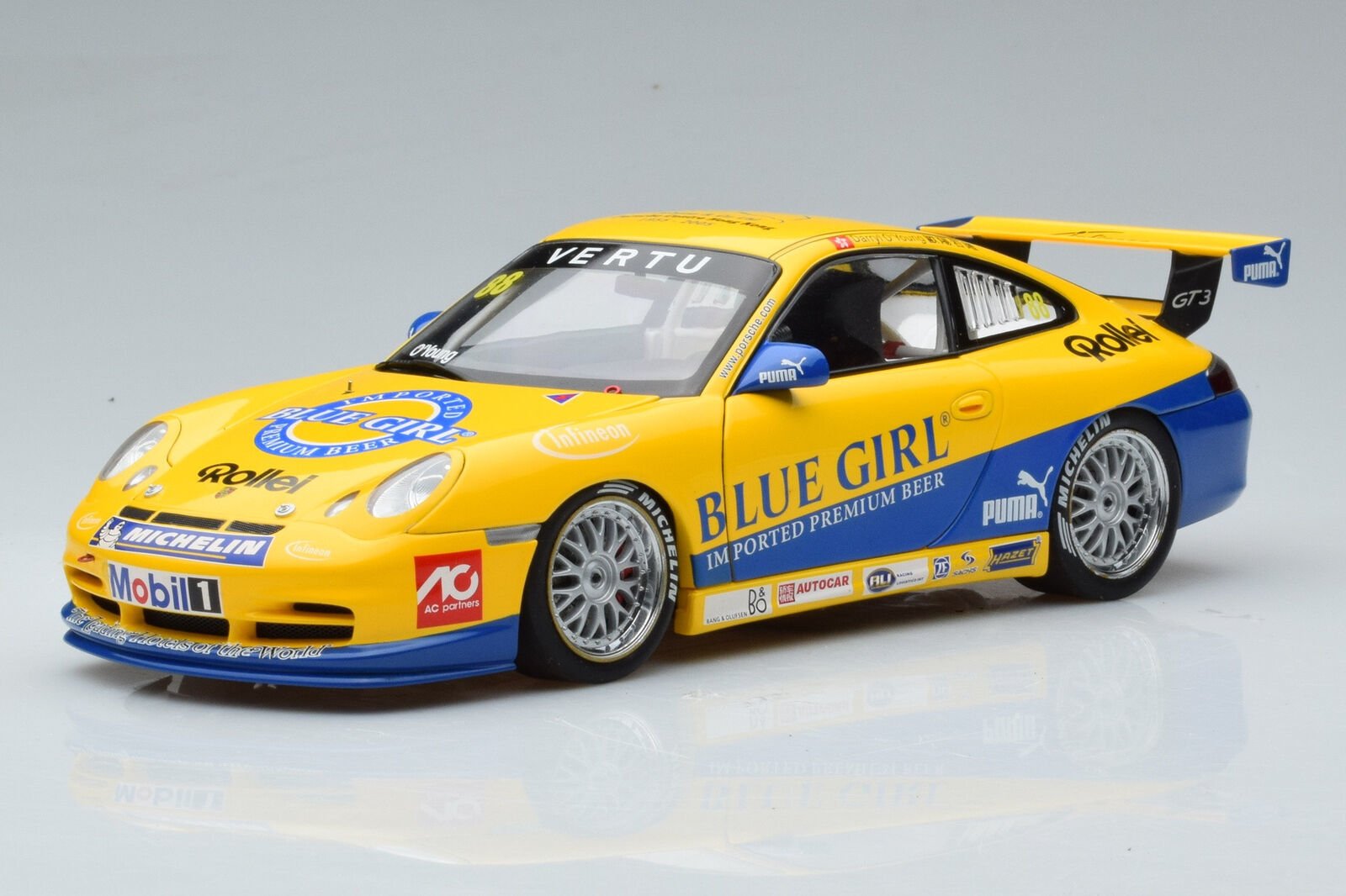 AUTOART - PORSCHE 996 GT3 2005 MACAU #88