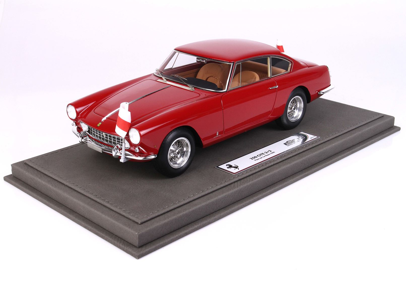 1/18 BBR-MODELS - FERRARI - 250 GTE 2+2 OFFICIAL PACE CAR 24h LE MANS 1960
