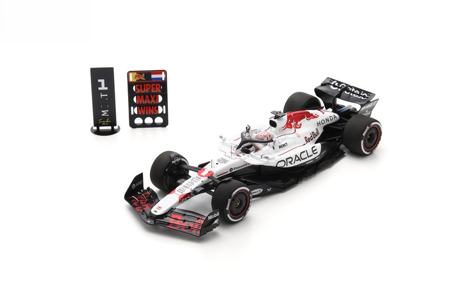 1/18 SPARK RED BULL Racing RB21 Oracle Red Bull Racing Vainqueur GP Japon 2025 Max Verstappen avec Pit Board - 18S1004