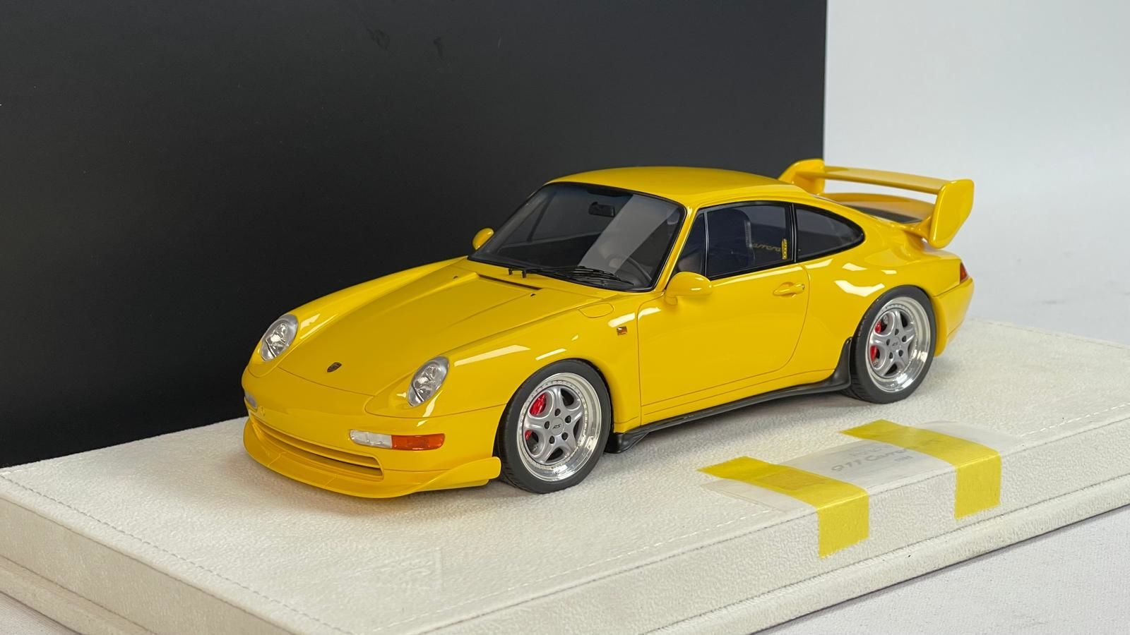 1/18 MAKE-UP - PORSCHE 911 (993) CARRERA RS 1995 (JAPAN VER.) SPEED YELLOW