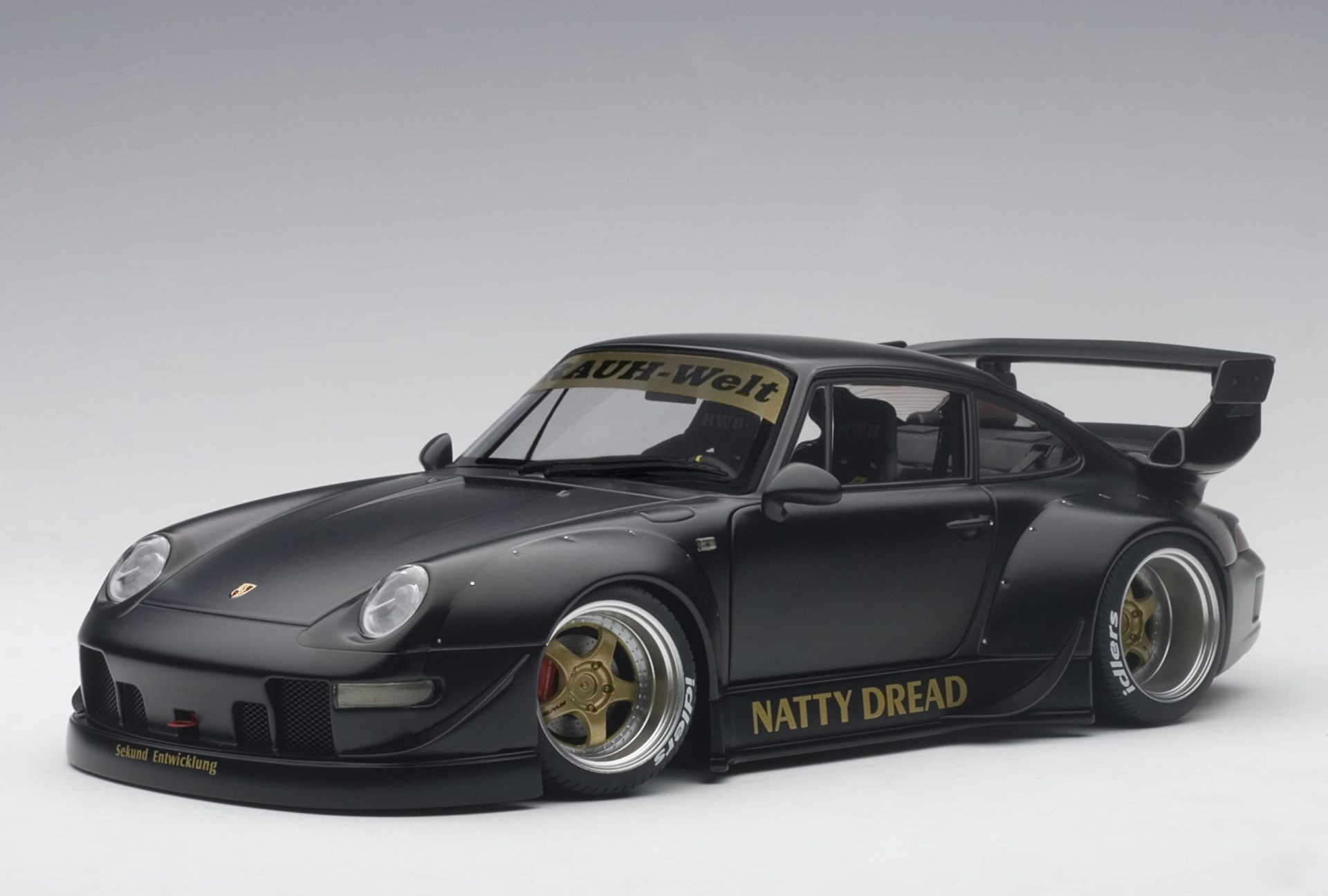 AUTOART - PORSCHE - 911 993 RWB RAUH WELT BEGRIFF 1996