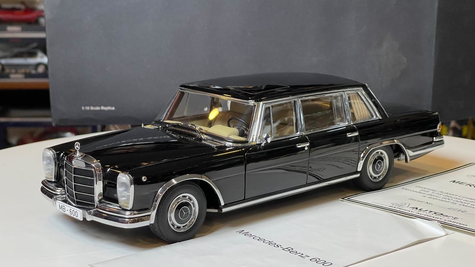 AUTOART - MERCEDES BENZ - 600 SWB LIMOUSINE
